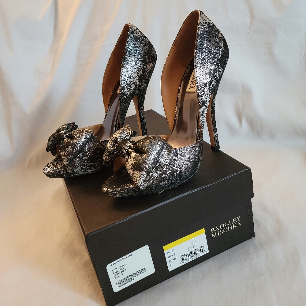 Never Worn! VNDS Women's Badgley Mischka Mable Metallic Pump Sz 9